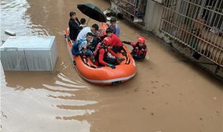 重庆大雨车辆被淹